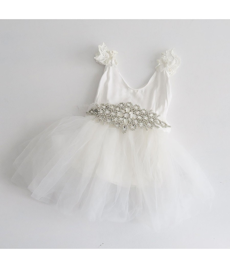 Vestido de princesa con cinturon de brillantes