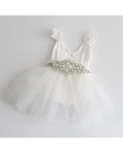 Vestido de princesa con cinturon de brillantes