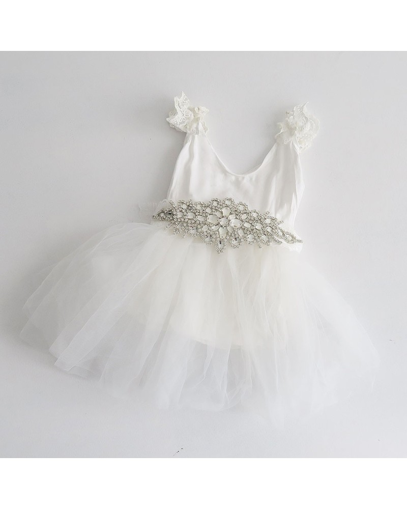 Vestido de princesa con cinturon de brillantes