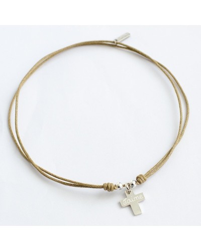 Gargantilla con cruz de plata grabada