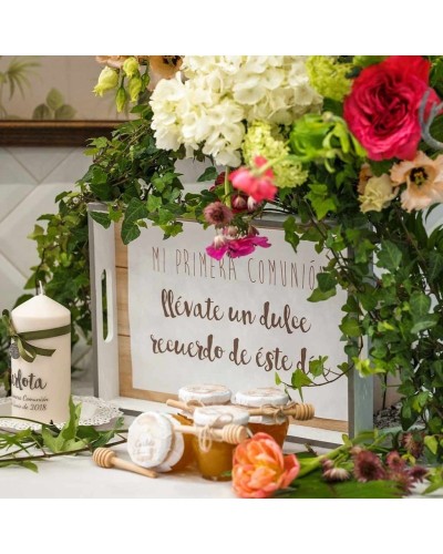 6 pulseras de perlas para invitados con medalla grabada