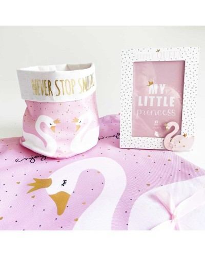 Canastilla bebé en rosa con cisnes