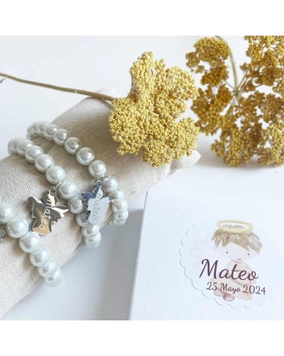 6 pulseras de perlas para invitados con medalla grabada