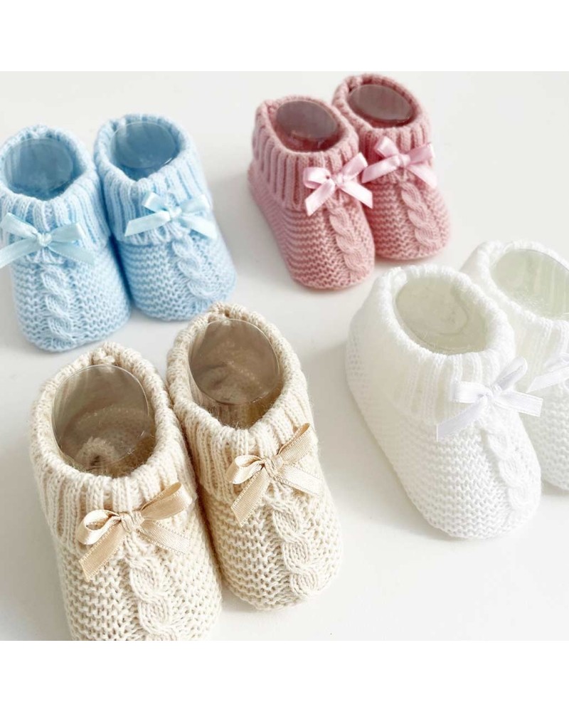 Patucos de punto para bebé disponibles en 4 colores diferentes