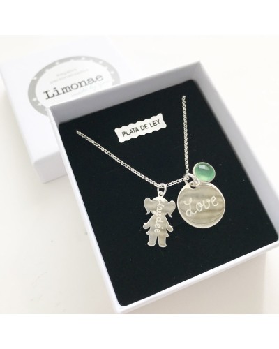 Collar de plata con siluetas grabadas para mamás