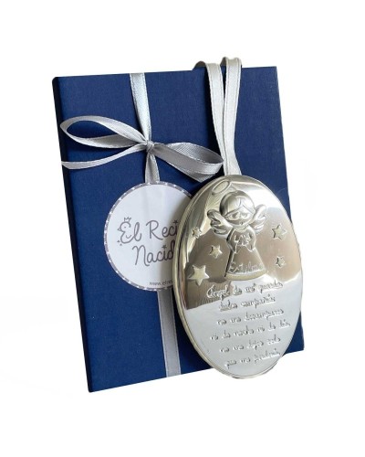 Medallón de cuna personalizado con el nombre del bebé