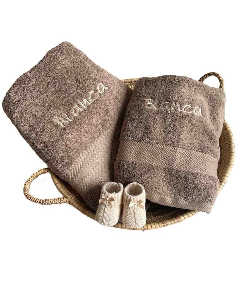 Toallas bordadas con el nombre. Set de 2 toallas con nombre en gris