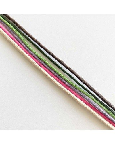 Gargantilla con cruz de plata grabada