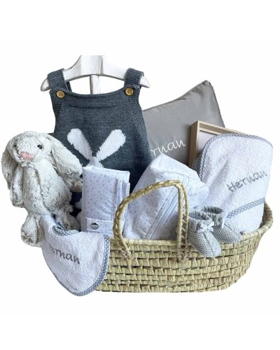 Canastilla muy completa para recién nacidos con ropa y accesorios