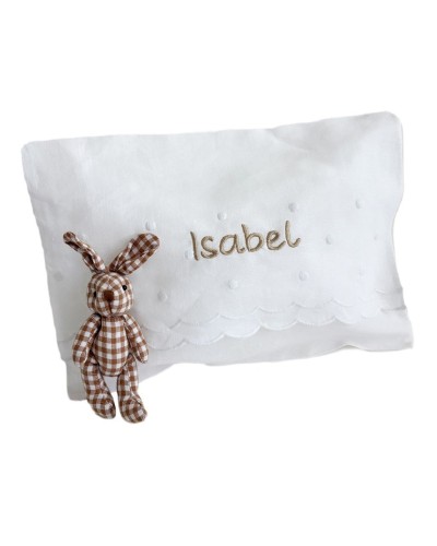 Sobre o bolsa de hilo con el nombre del bebe bordado