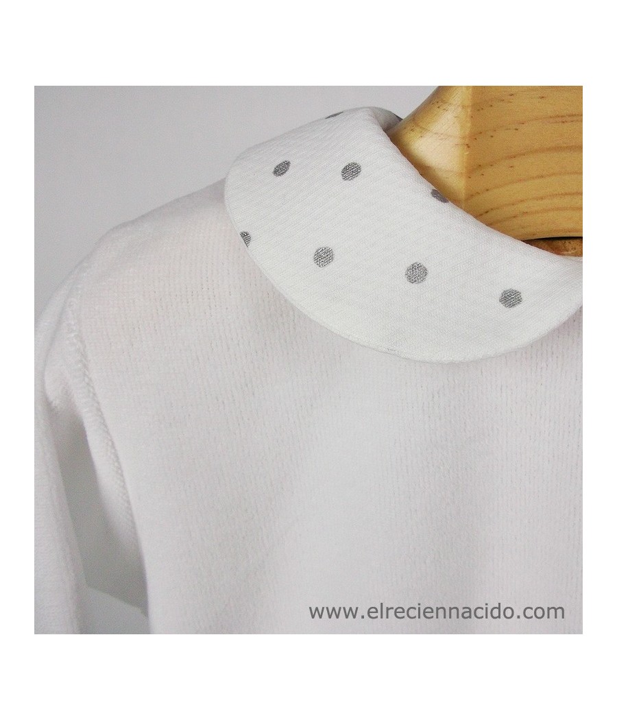 Pijama blanco cuello de topitos plateados