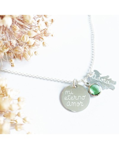Collar de plata con siluetas grabadas para mamás