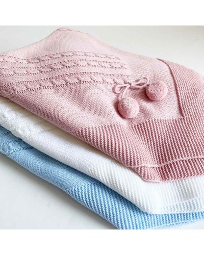 Toquilla de punto para bebé disponible en 3 colores