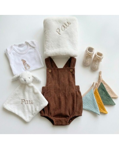 Canastilla bebe regalo personalizable con guirnalda y peto.