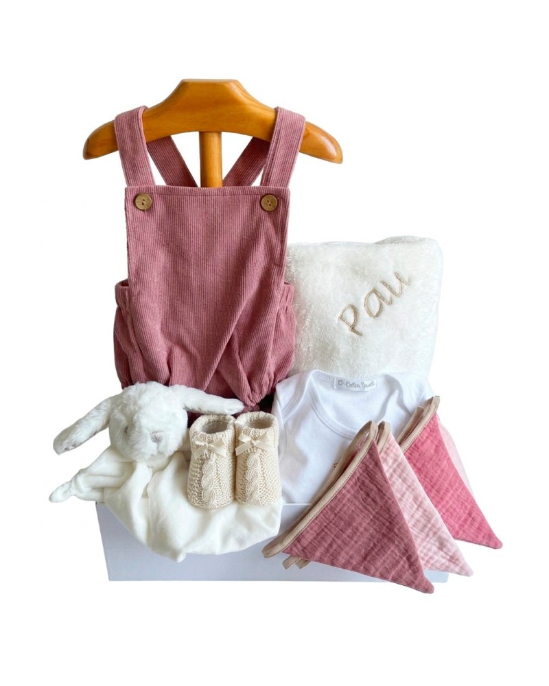 Cesta bebe con peto de pana para regalar a un bebe recién nacido