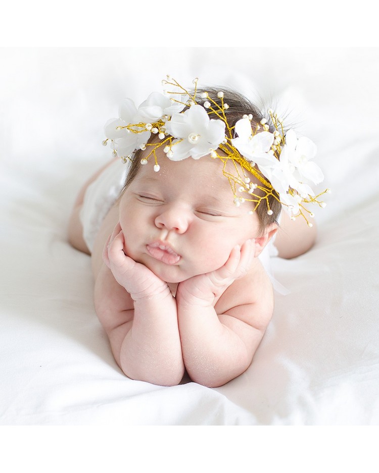 Diademas para bebes con flores y blancas y perlas pequeñas